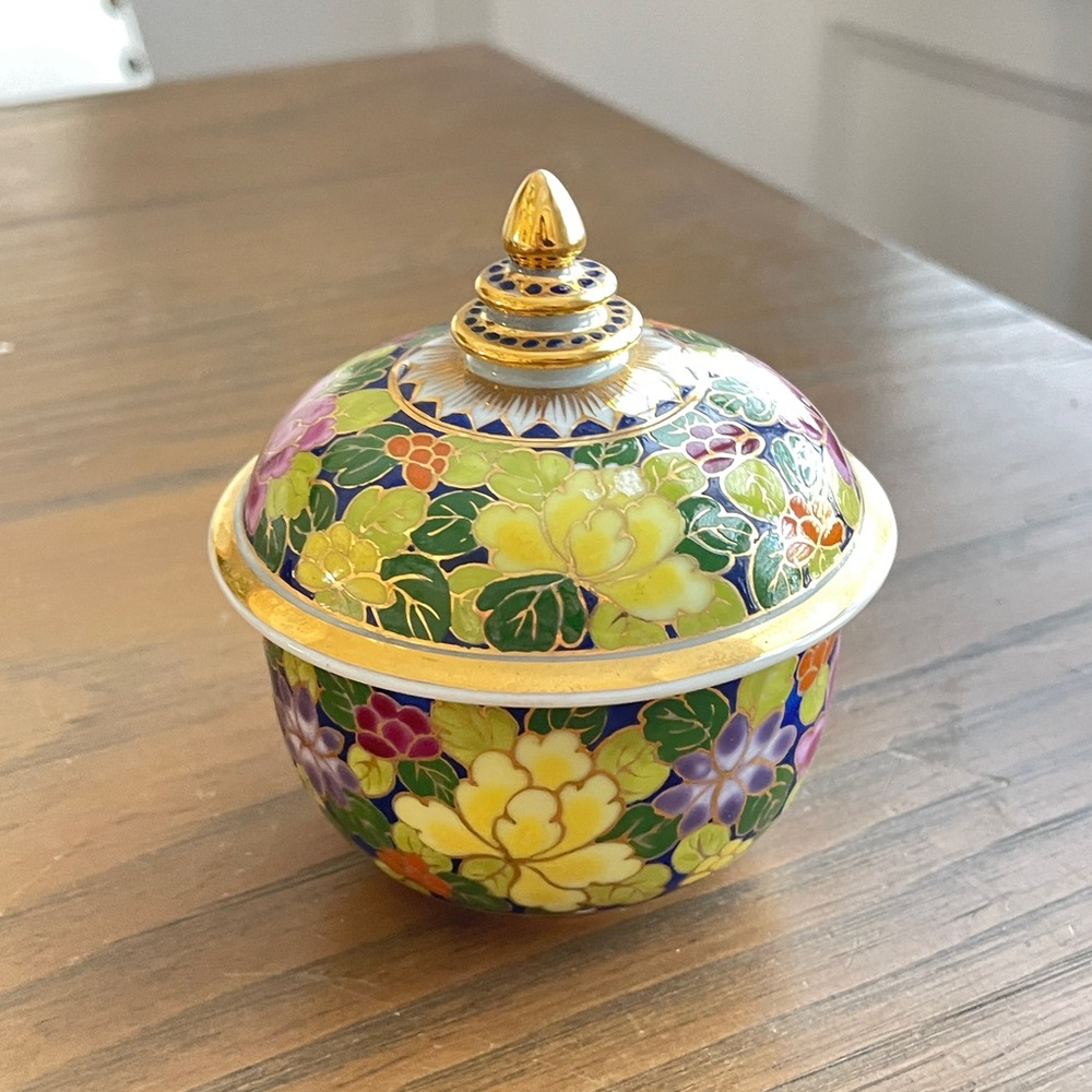 Thai Benjarong Porcelain Ginger Jar Hand Painted Green Floral Design Gold Trim